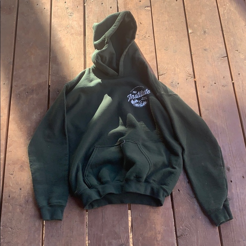 Pali Institute sweat shirt.